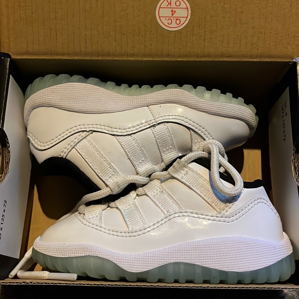 Retro 11 Legend